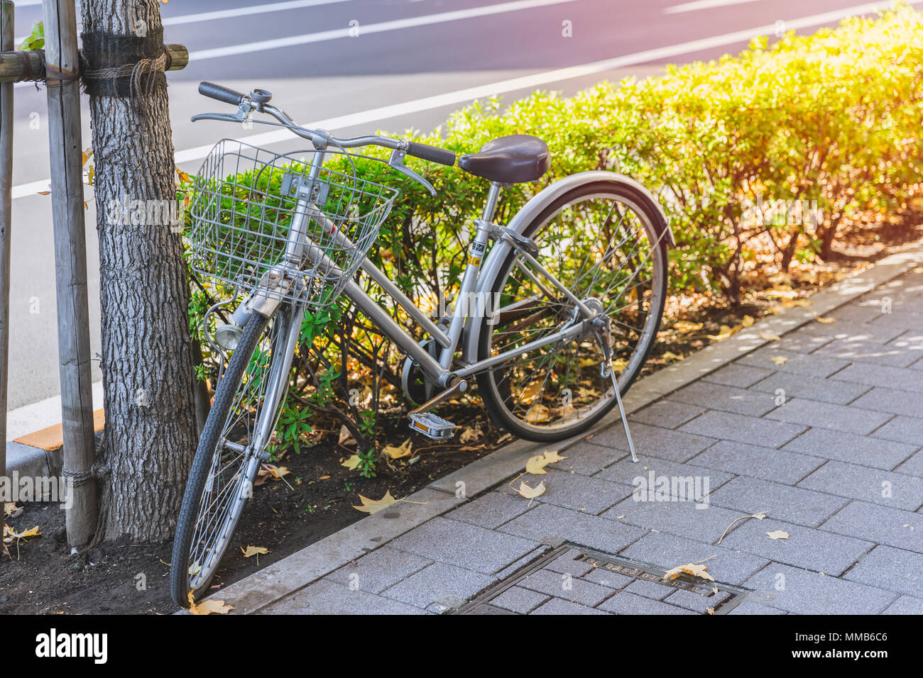 Altes Fahrrad Vintage Style parken in Japan u Stockfoto