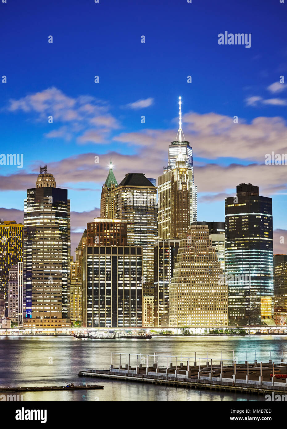 In der Dämmerung Skyline von Manhattan, New York City, USA. Stockfoto