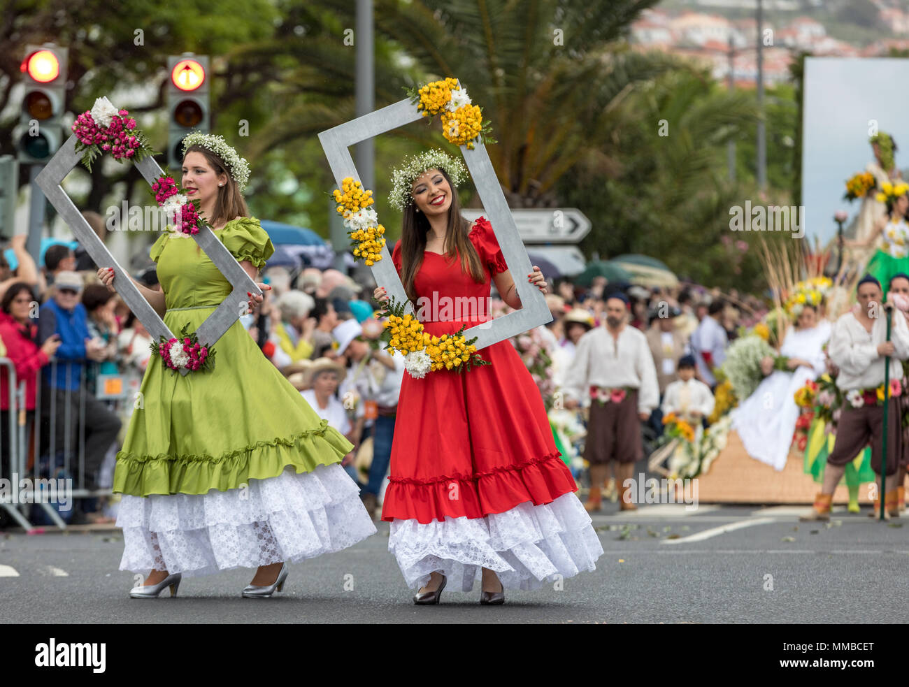 Funchal, Madeira, Portugal - April 22; 2018: Jährliche Parade der Madeira Blumenfest in der Stadt von Funchal auf der Insel Madeira. Portugal. Stockfoto