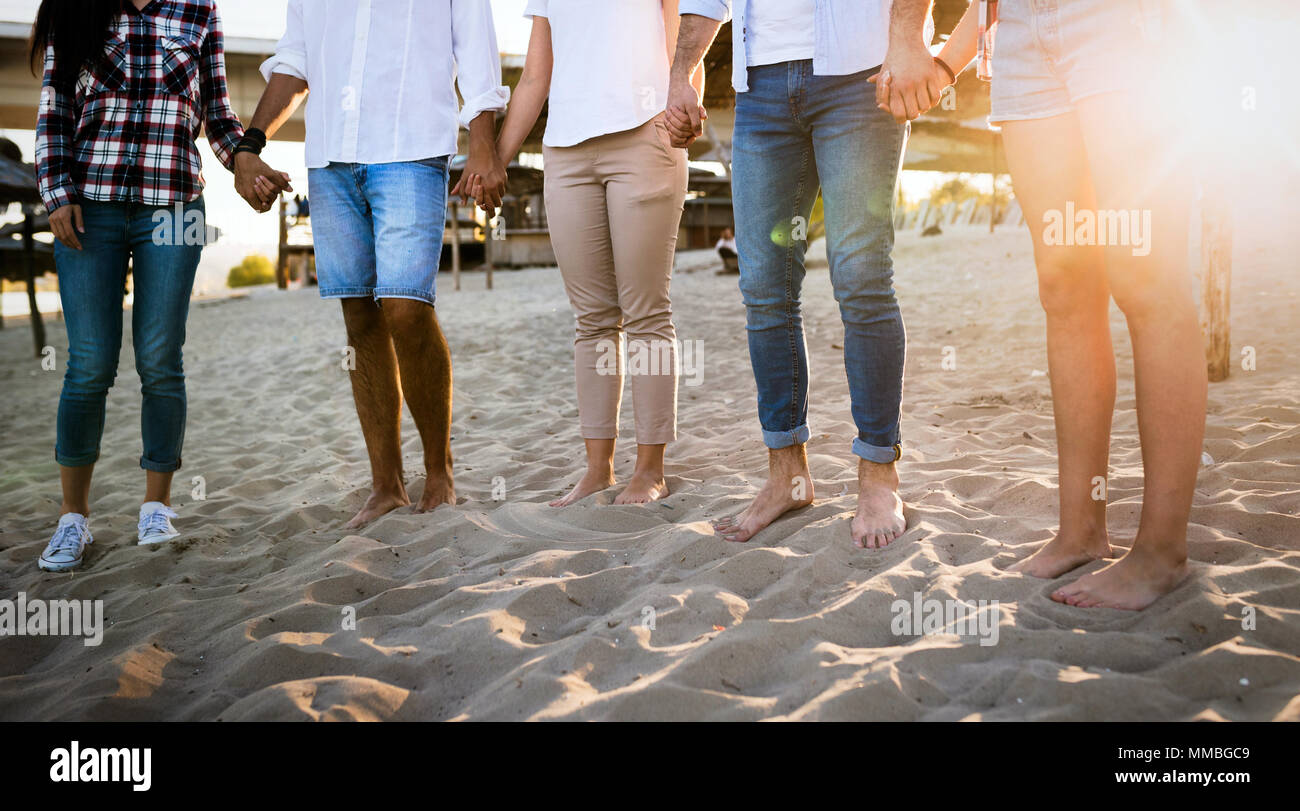 Gruppe von Freunden am Strand Spaß haben Stockfoto