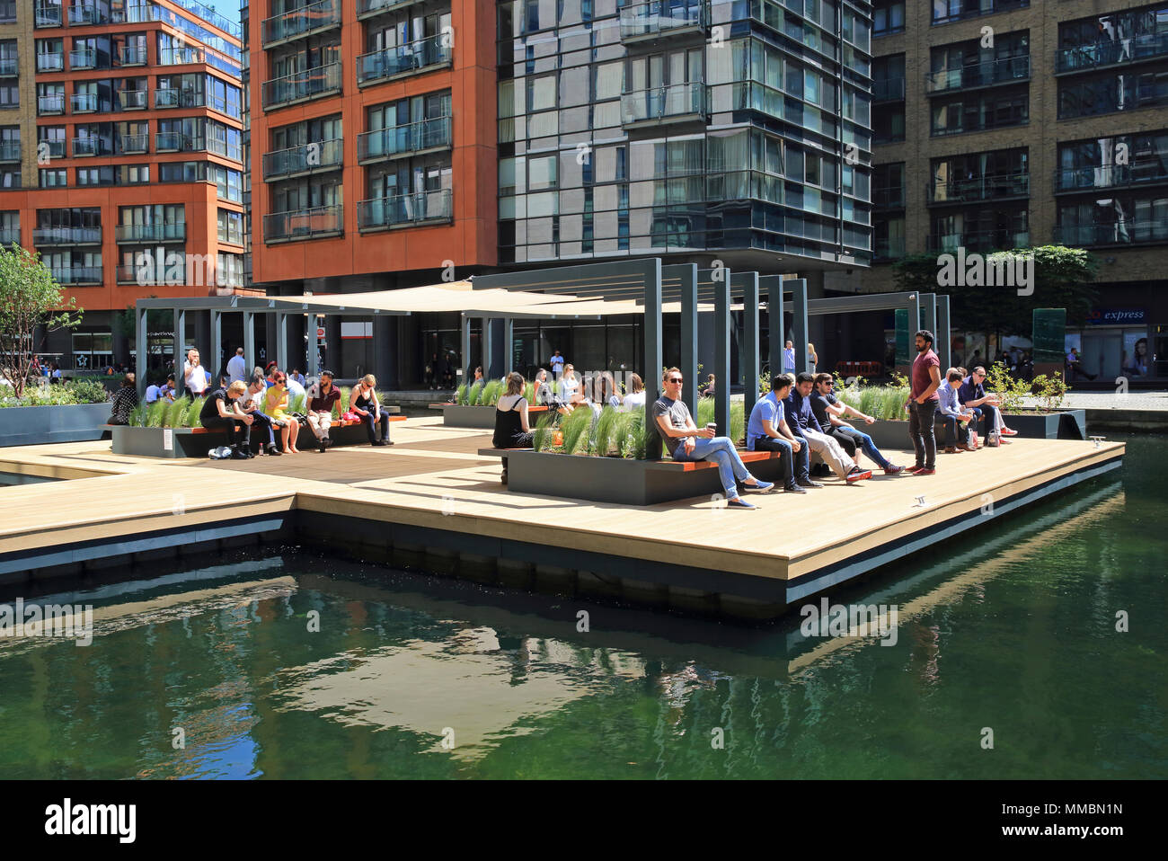 Die schwimmenden Park der Merchant Square in Paddington Basin, West London, UK Stockfoto