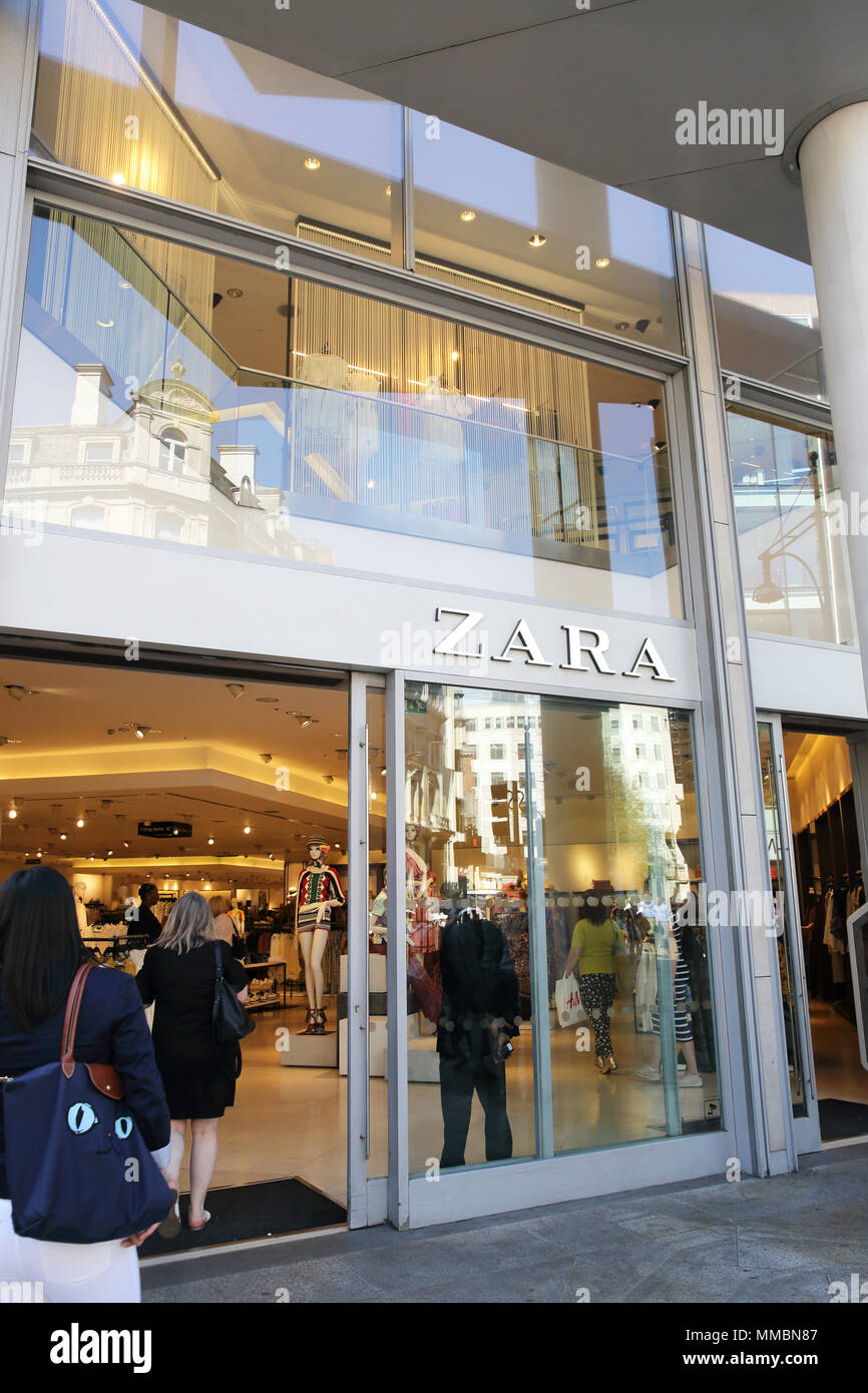 Zara Damen Mode Store auf der Oxford Street, London, UK Stockfotografie -  Alamy