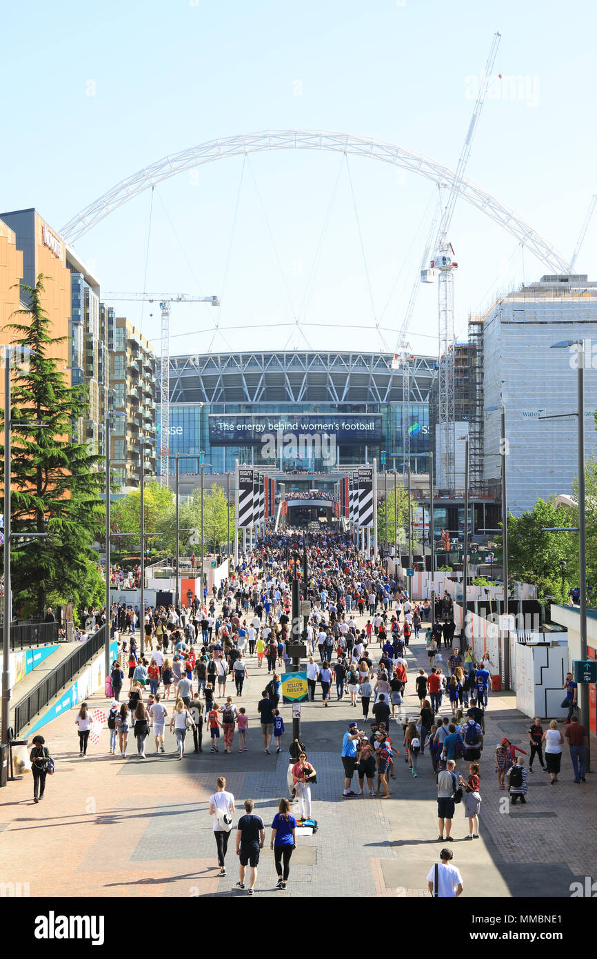 Anzeigen von Wembley Stadion, vom Olympischen Weg, der Heimat der nationalen England Football Team, im Westen von London, Großbritannien Stockfoto