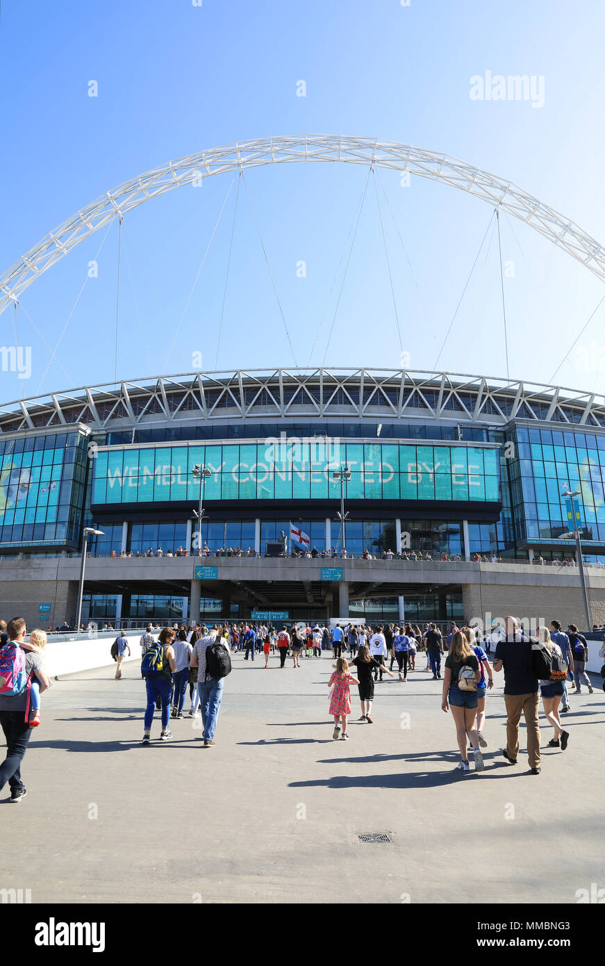 Anzeigen von Wembley Stadion, vom Olympischen Weg, der Heimat der nationalen England Football Team, im Westen von London, Großbritannien Stockfoto