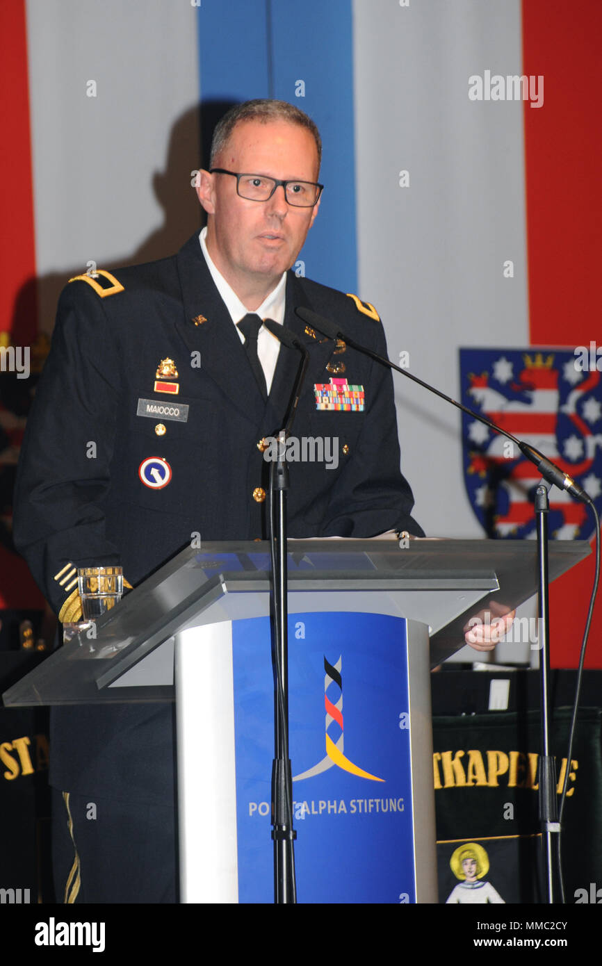 Brig. Gen. Fred Maiocco spricht Okt. 3, 2017 bei einem Tag der Deutschen Einheit Ereignis am Beobachtungsposten Alpha Memorial in der Nähe von Fulda, Deutschland. Stockfoto