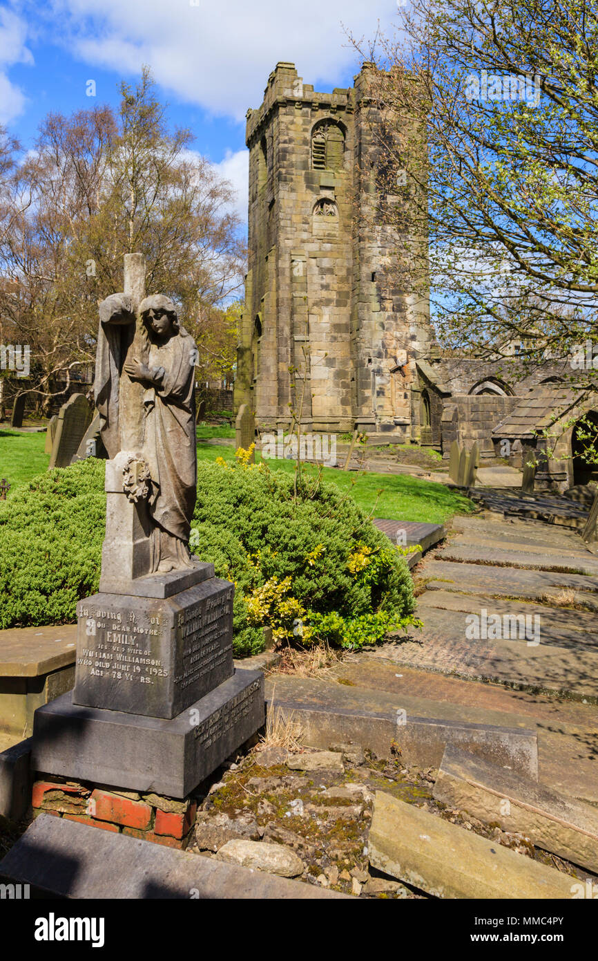 Der Friedhof rund um die Kirche der Hl. Apostel Thomas ing Heptonstall, West Yorkshire Stockfoto