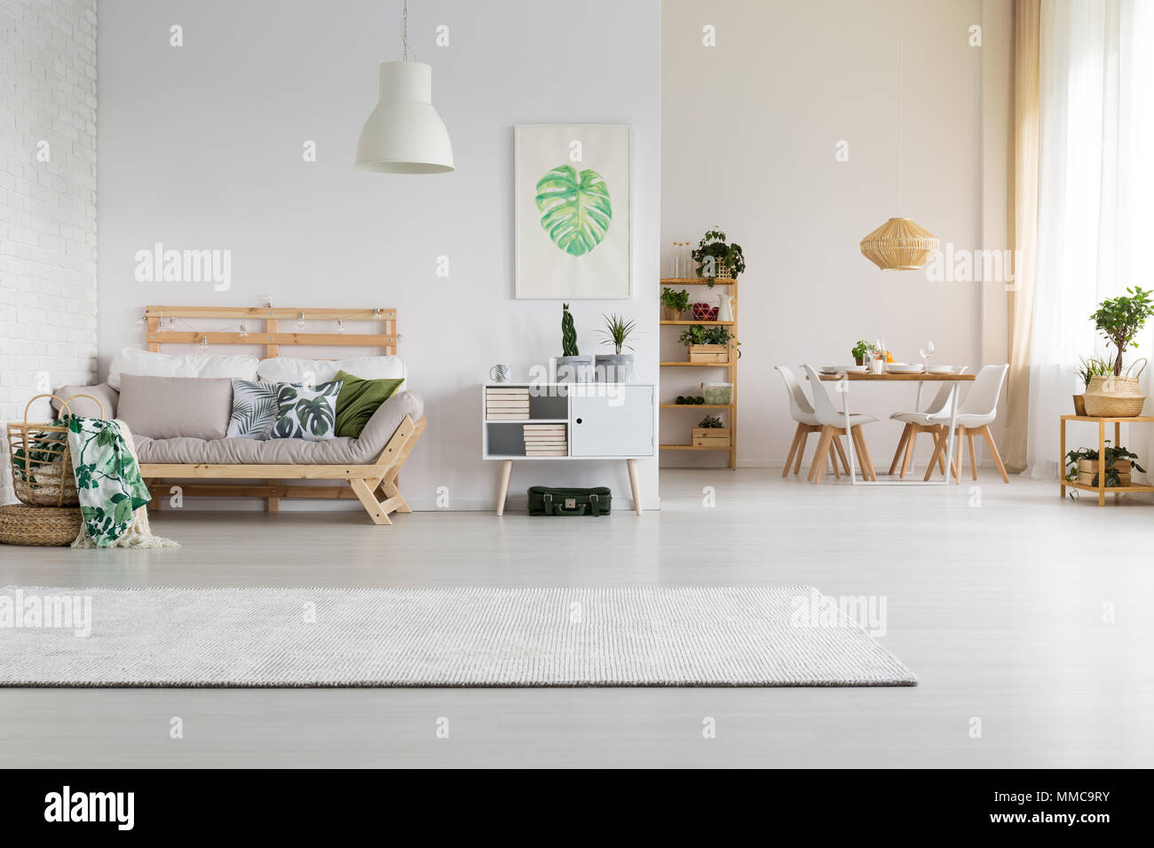 Gut gestaltete moderne und eco Home open space Stockfoto