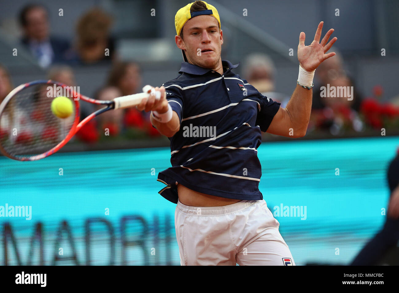 Madrid, Spanien. 10. Mai, 2018. Diego Schwartzman von Argentinien spielt eine Vorhand gegen Rafael Nadal aus Spanien in ihre dritte Runde am Tag sechs der Mutua Madrid Open Tennisturnier auf dem Caja Magica. Credit: Manu Reino/SOPA Images/ZUMA Draht/Alamy leben Nachrichten Stockfoto