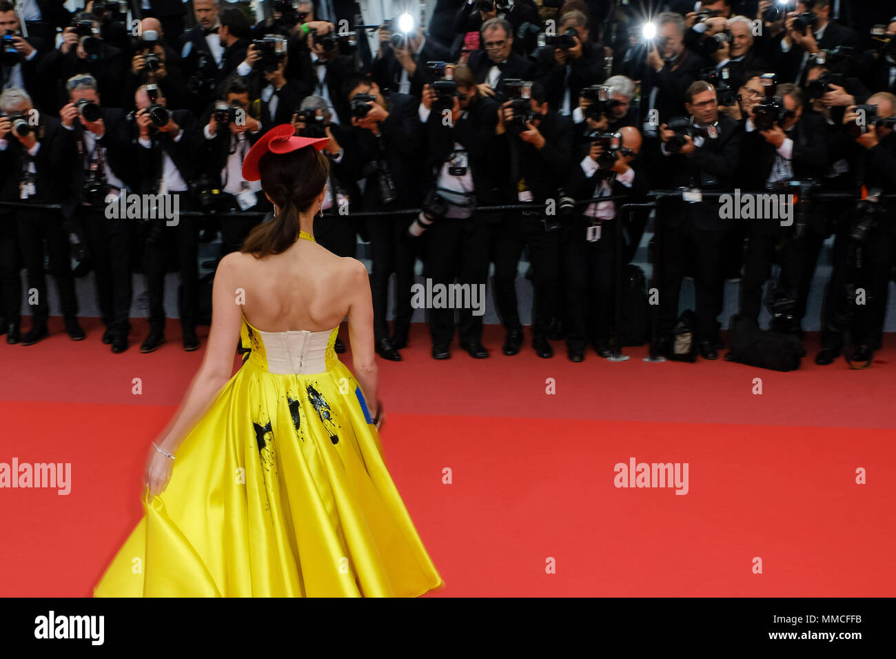 Cannes, Frankreich. 10. Mai, 2018. Frédérique Bel am Leid Engel Red Carpet Event am Donnerstag, 10. Mai 2018 im Rahmen der 71. Internationalen Filmfestspiele von Cannes im Palais des Festivals, Cannes. Der französische Titel des Films ist Plaire, aimer et courir Vite. Im Bild: Frédérique Bel. Bild von der Credit: Julie Edwards/Alamy leben Nachrichten Stockfoto