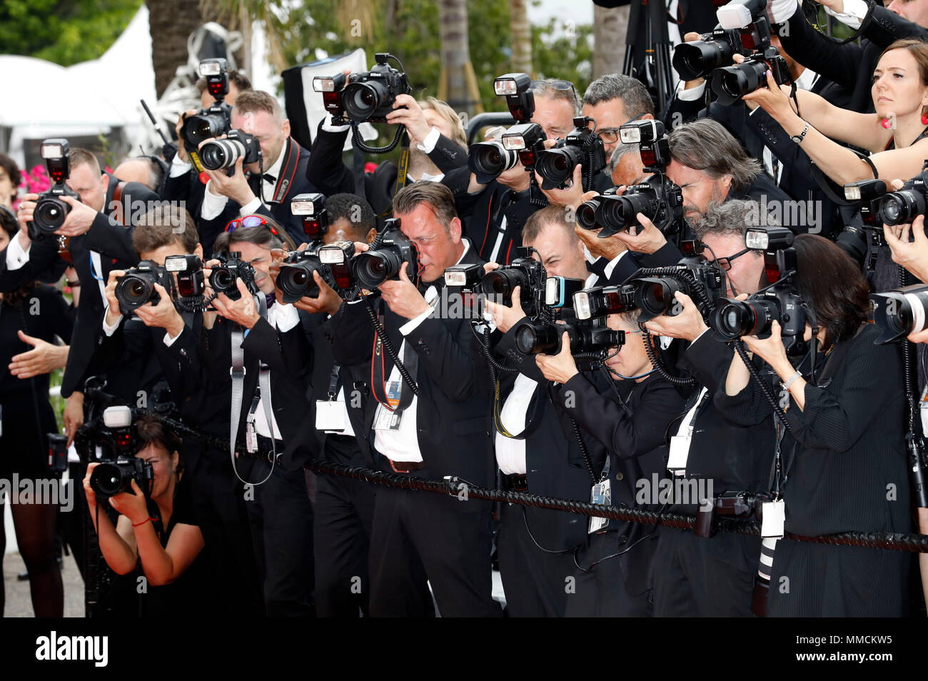 Cannes, Frankreich. 10. Mai, 2018. Fotografen an 'Sorry Engel/Plaire, aimer et courir Vite" Premiere während der 71St Cannes Film Festival im Palais des Festivals am 10. Mai 2018 in Cannes, Frankreich Quelle: Geisler-Fotopress/Alamy leben Nachrichten Stockfoto