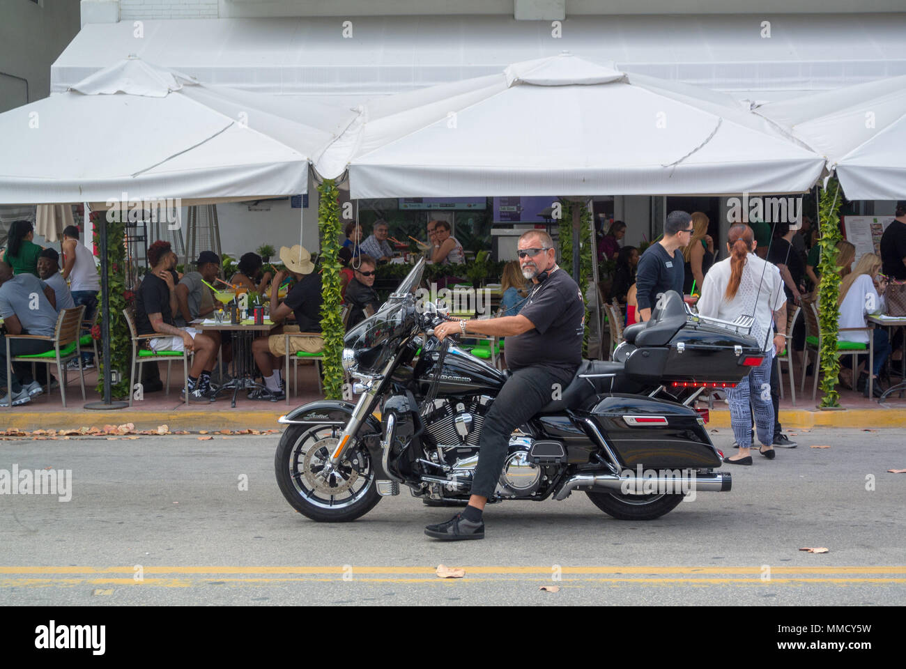 Mann auf einem Fahrrad, Miami, Florida, USA, Vereinigte Staaten von Amerika Stockfoto