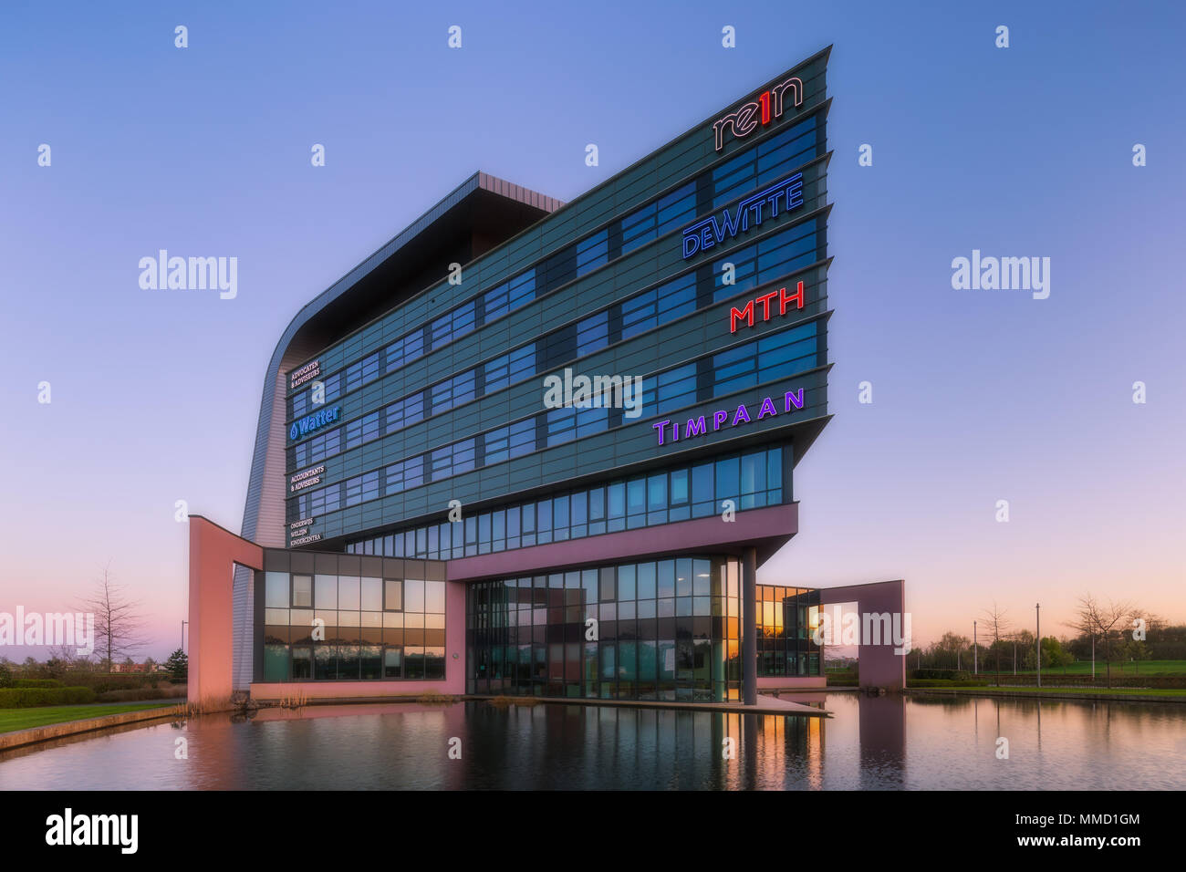 Modernes Bürogebäude in Assen, Provinz Drenthe in den Niederlanden Stockfoto