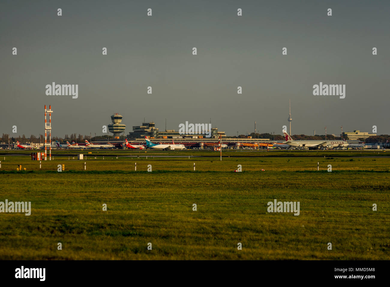 Flugverkehr am Flughafen Berlin Tegel, Berlin 2017. Stockfoto