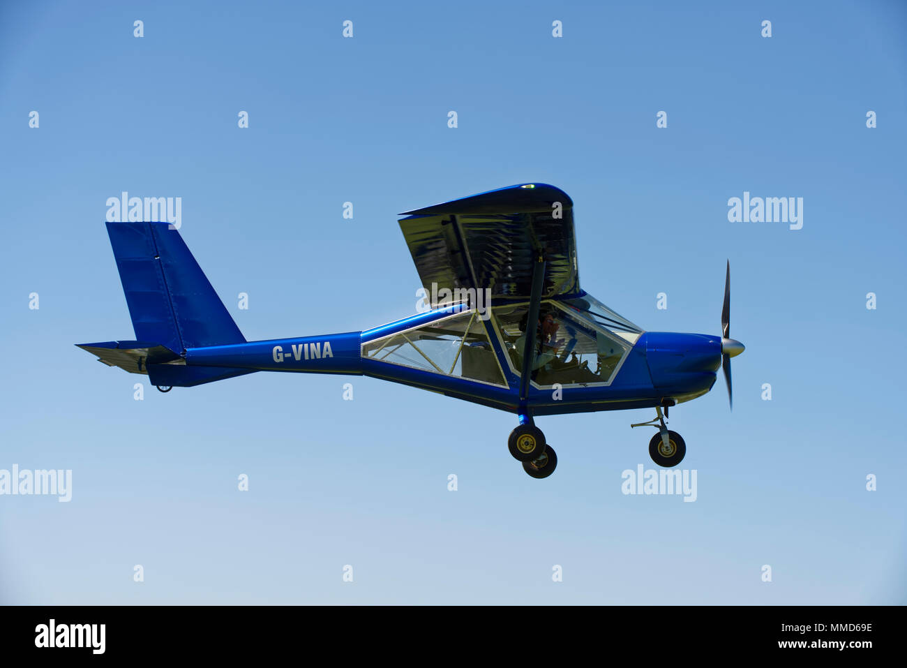 Schönes kleines Aeroprakt Foxbat Flugzeug weg von popham Flugplatz in Hampshire Stockfoto