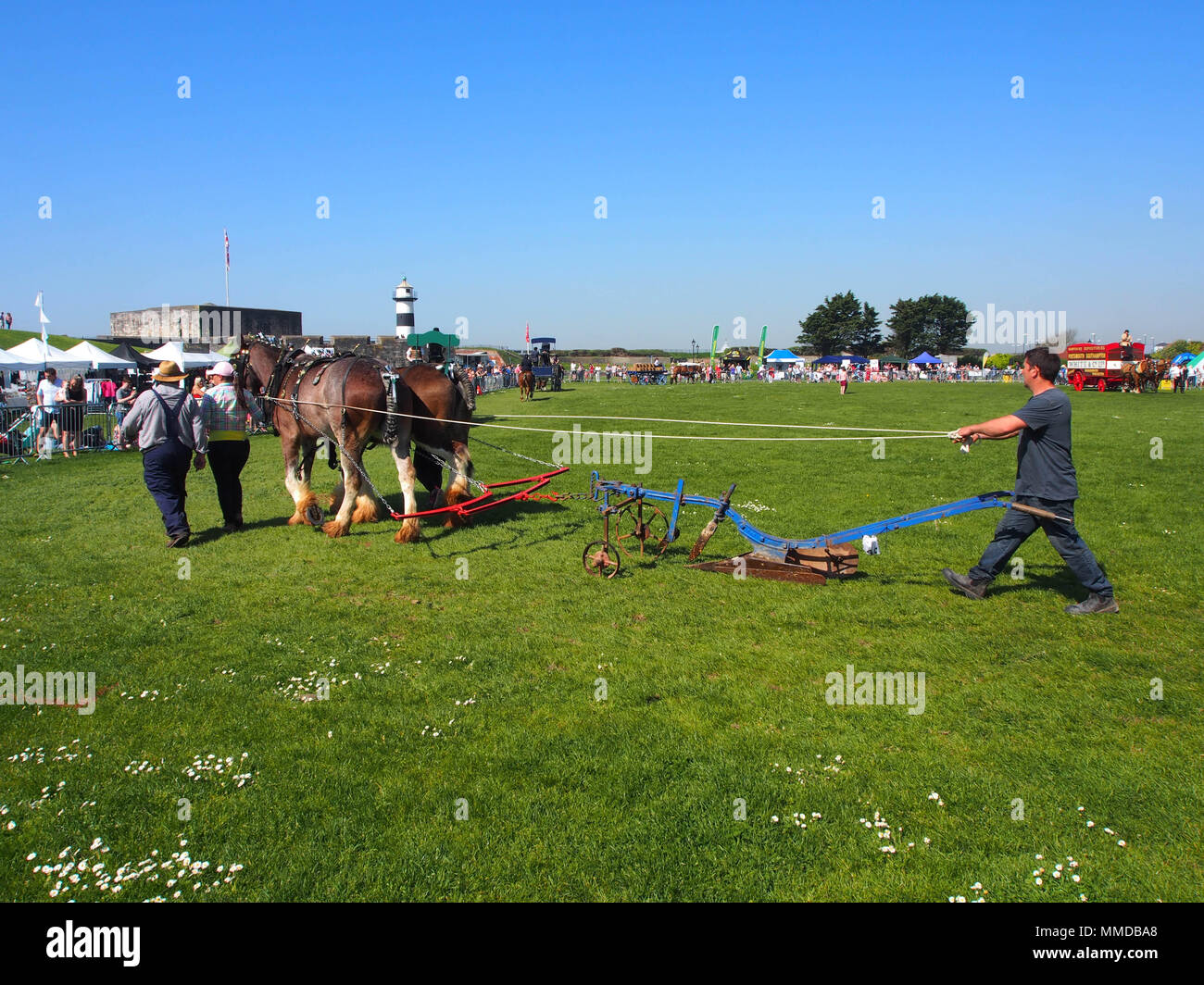 Eine von Pferden gezogene Pflug, England. Stockfoto