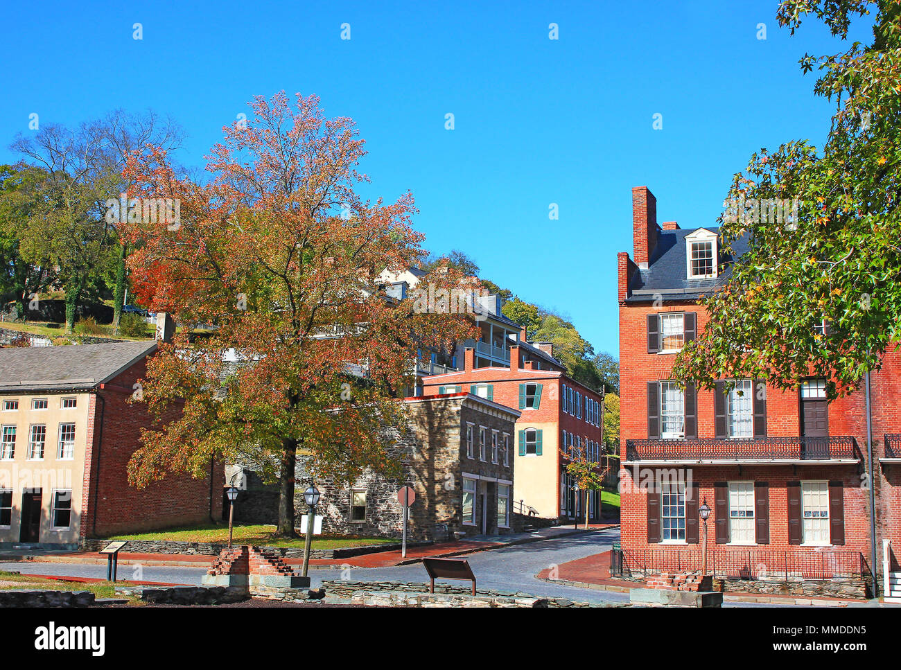 Harpers Ferry historische Stadt im frühen Herbst, West Virginia, USA. Die Stadt mit vistas am Potomac und Shenandoah Flüssen zieht Touristen das ganze Jahr d Stockfoto