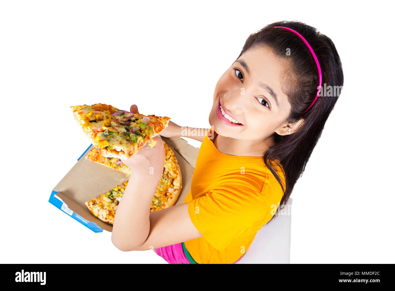 Lächelnd Zwei junge Teen Girl Holding Scheibe Lecker - Pizza Essen Stockfoto