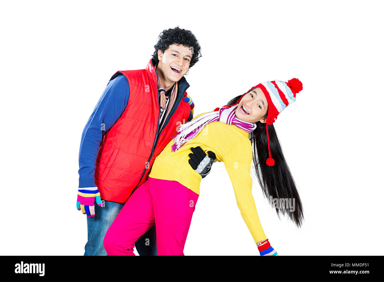 Zwei Teenager Paar In-Winter Kleidung zusammen Tanzen Spaß genießen. Stockfoto