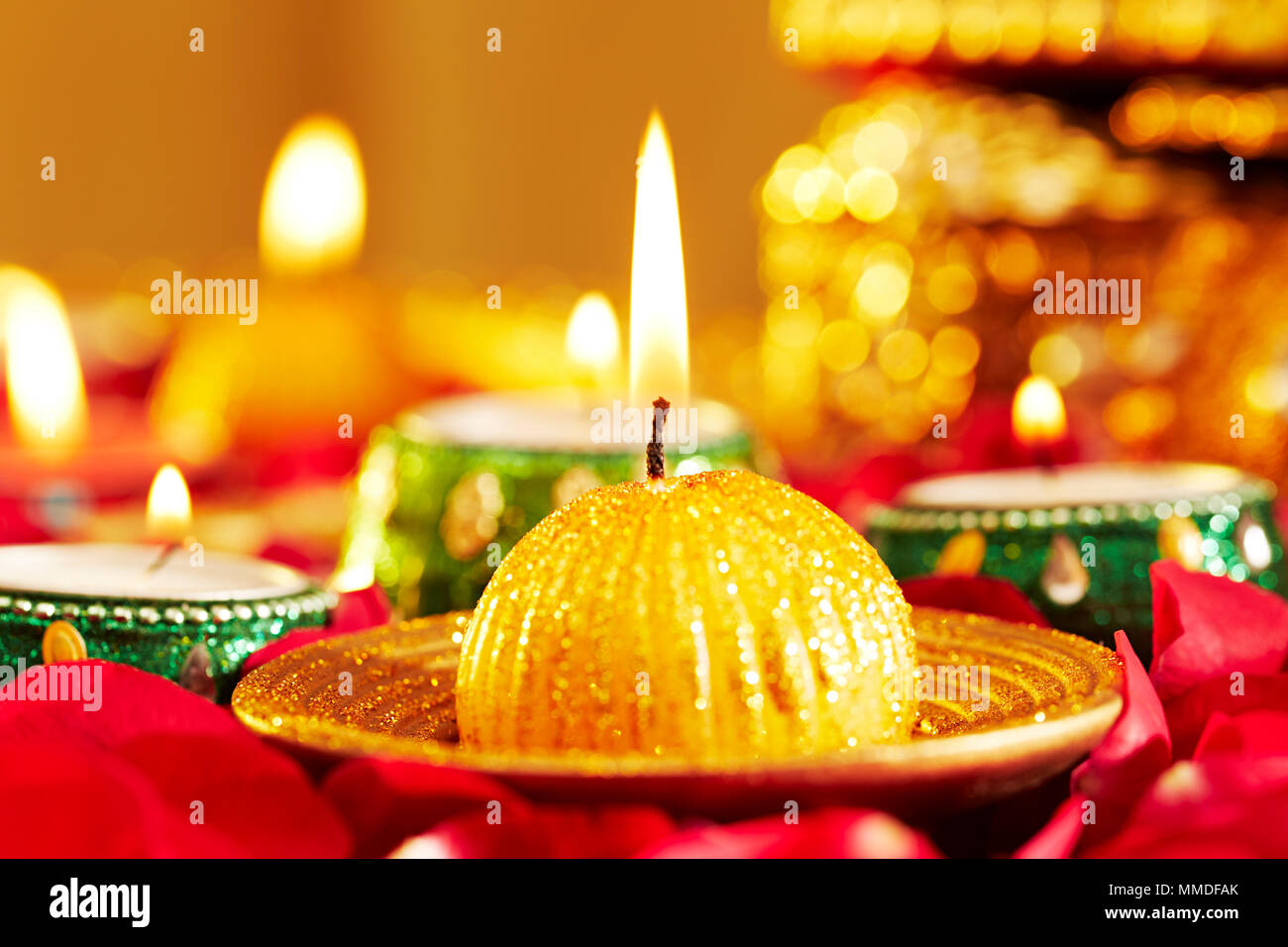 Indian Festival Deepavali Kerzen brennen Licht Hinduismus traditionelle Niemand Stockfoto