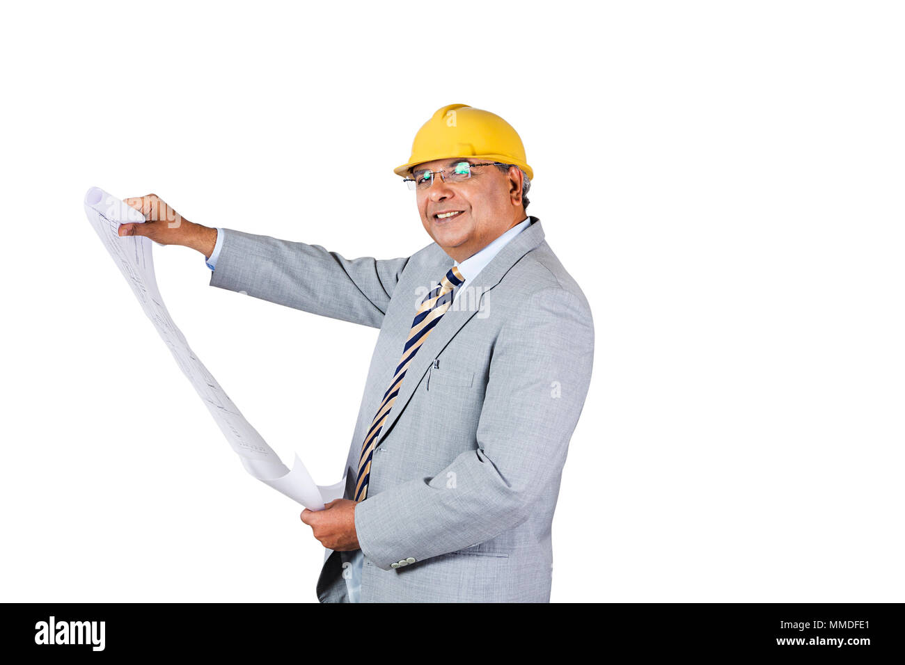 Ein alter Mann Ingenieur prüfen Haus blueprint Real-Estate Projektplanung Stockfoto