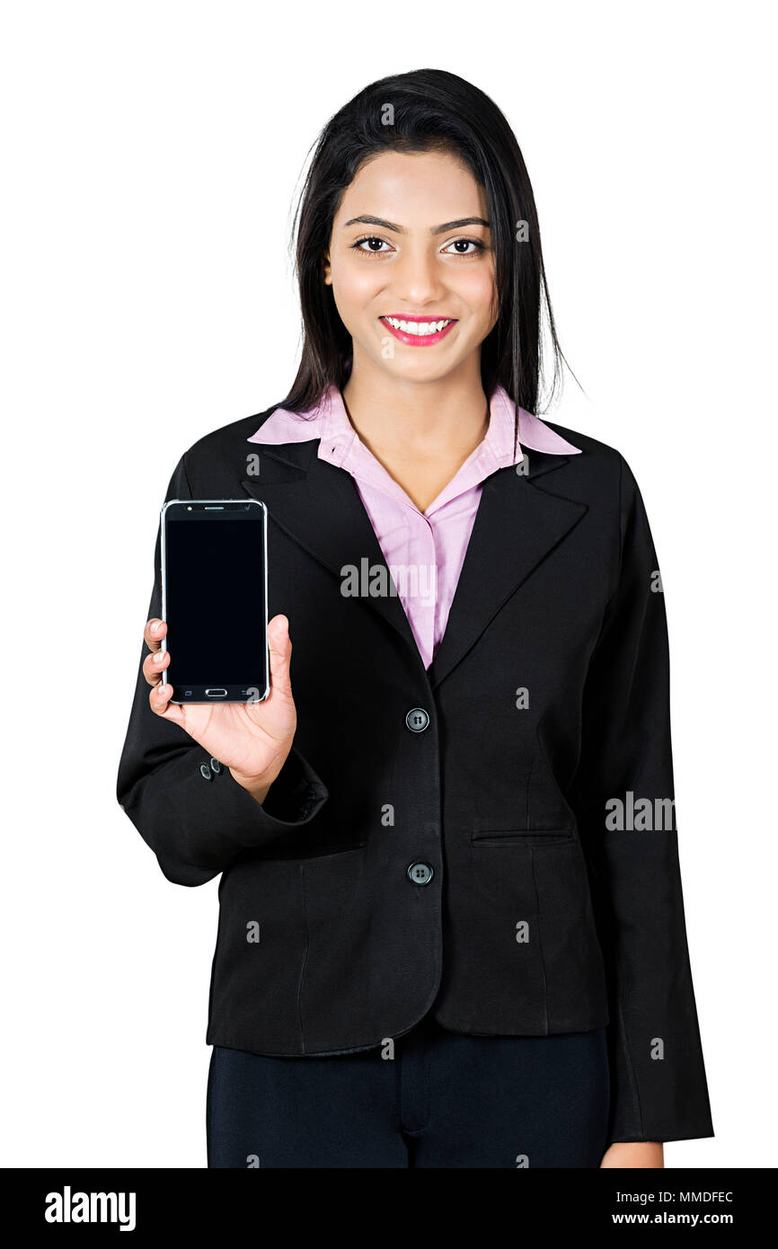 Eine weibliche Führungskraft im Vertrieb präsentiert brandneues Mobiltelefon Stockfoto