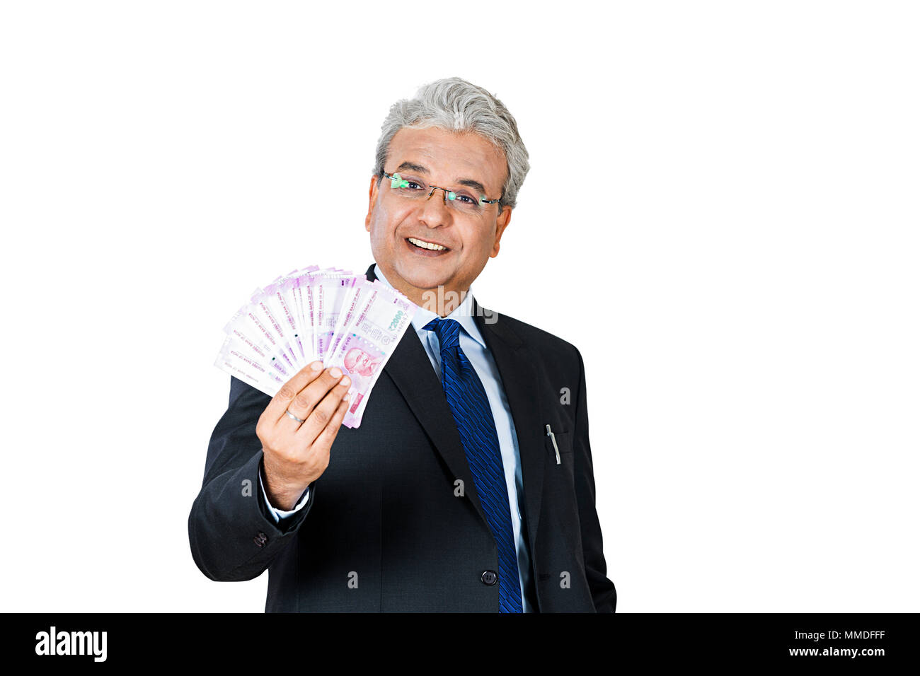 Einem alten Mann mit indischen Banknoten Geld Einkommen Stockfoto