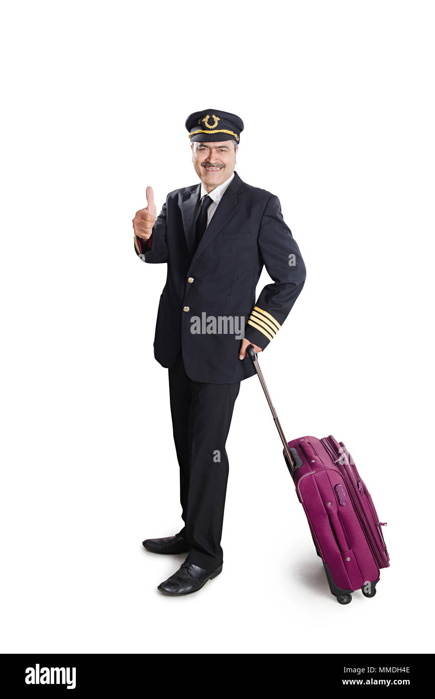 Glücklich, ein alter Mann Pilot mit Gepäck angezeigt Thumbs-up Erfolg Stockfoto