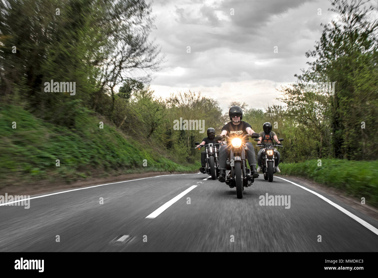 Biker Reiten auf der Straße. Motorrad Club, für eine Fahrt in England Stockfoto