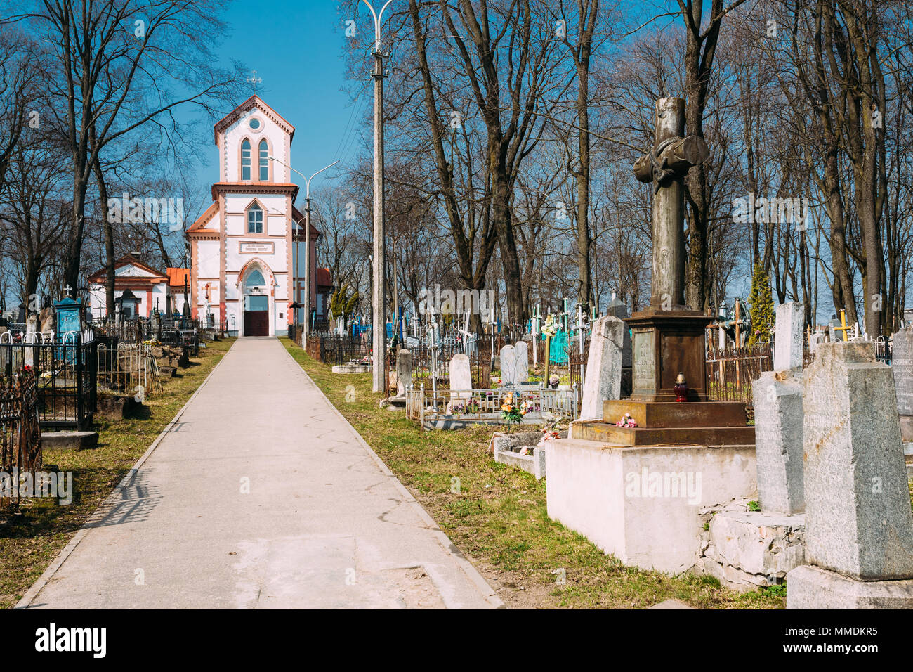 Minsk, Weißrussland. Kirche der Kreuzerhöhung Heilig-Kreuz - Kirche in Minsk, befindet sich im Kalvaryja, also auch bekannt als "Calvary Church". Calv Stockfoto