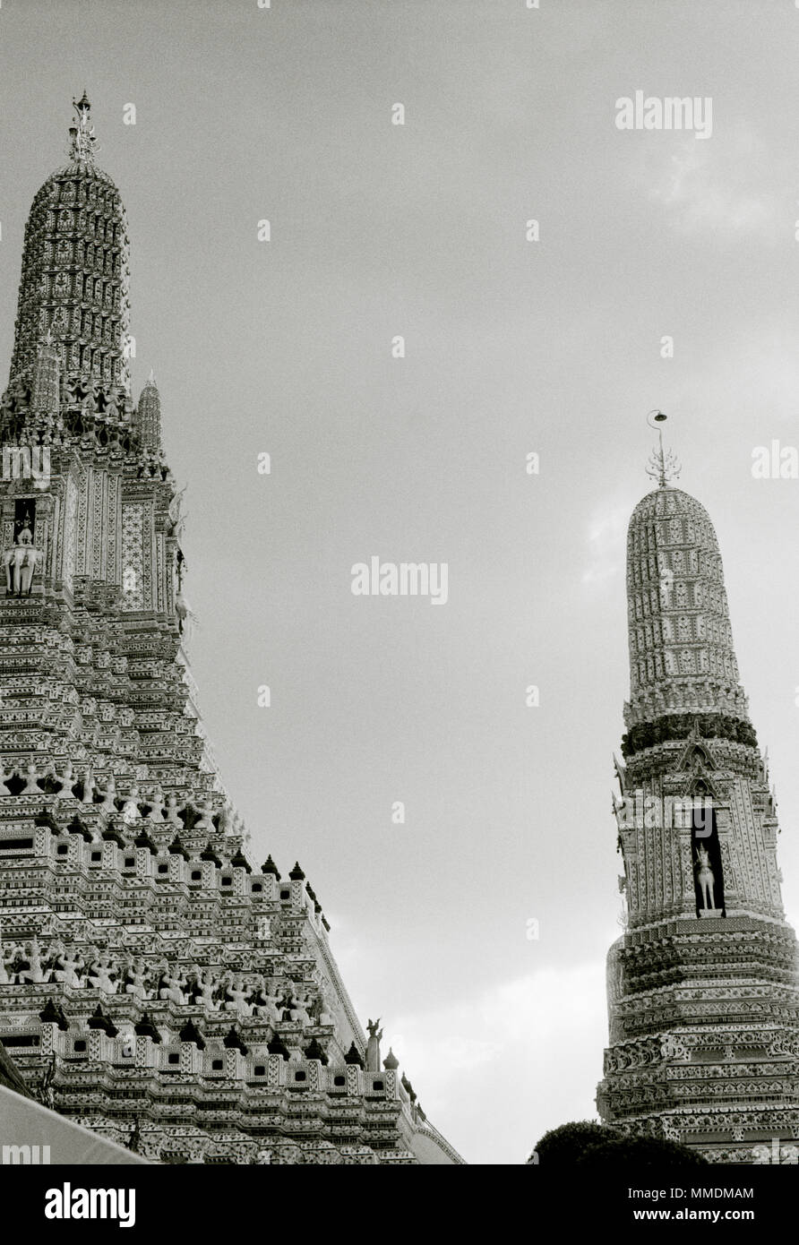 Buddhistische Tempel der Morgenröte - Wat Arun Tempel in Bangkok Yai Thonburi in Bangkok, Thailand in Südostasien im Fernen Osten. Architektur Buddhismus Reisen Stockfoto