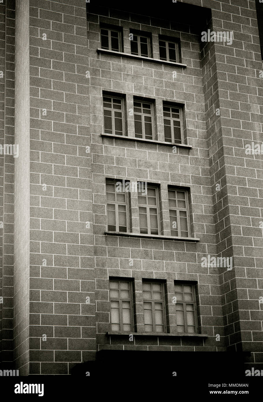 Die Art Deco Architektur des zentralen Grand Allgemeine Post Gebäude in Bangkok in Thailand in Südostasien im Fernen Osten. Reisen Geschichte B&W Stockfoto