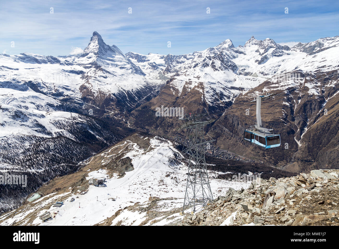 Matterhorn und Seilbahn Stockfoto
