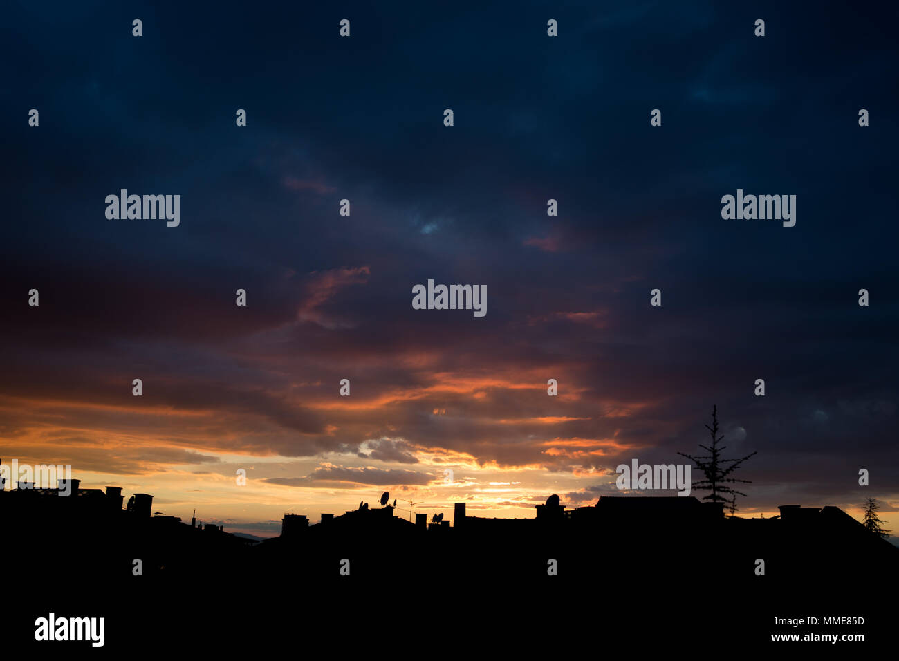 Panoramablick auf die bunten Wolken Sonnenuntergänge und Landschaften aus ankara Türkei Stockfoto