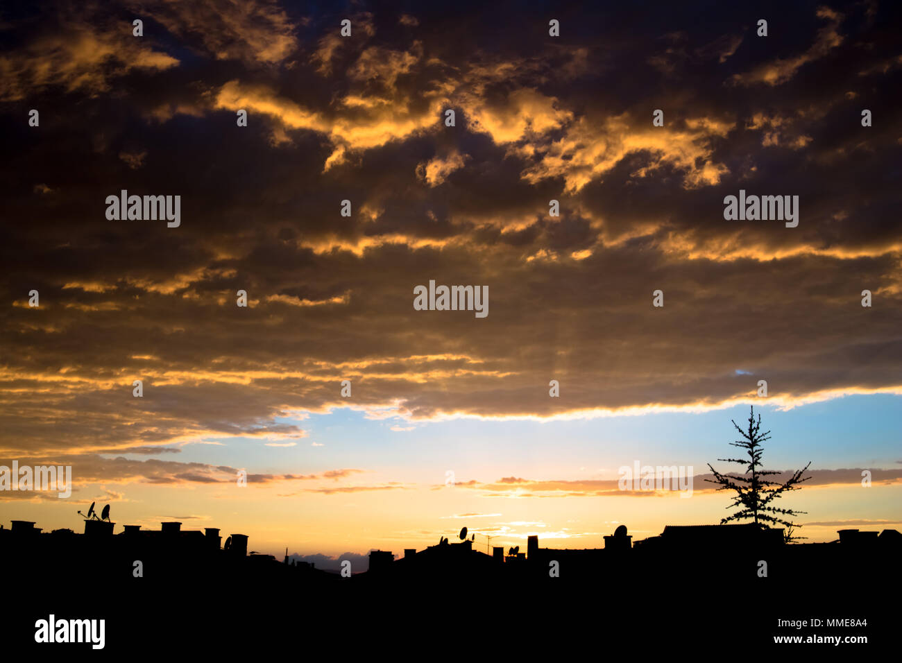 Panoramablick auf die bunten Wolken Sonnenuntergänge und Landschaften aus ankara Türkei Stockfoto