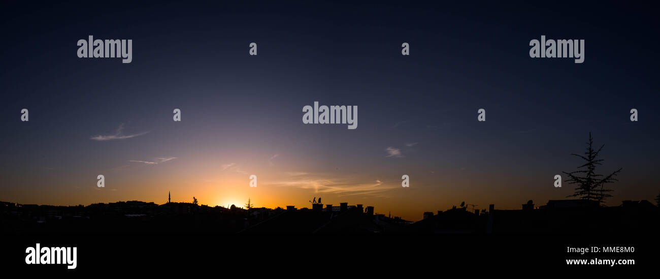 Panoramablick auf die bunten Wolken Sonnenuntergänge und Landschaften aus ankara Türkei Stockfoto