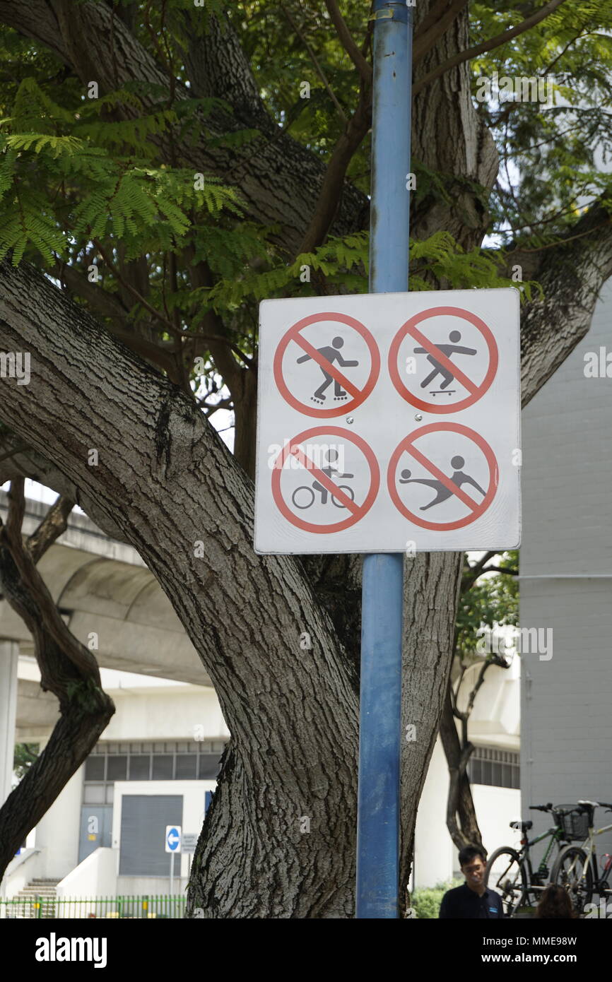 Keine Wiedergabe im öffentlichen Raum Schild in Singapur Stockfoto