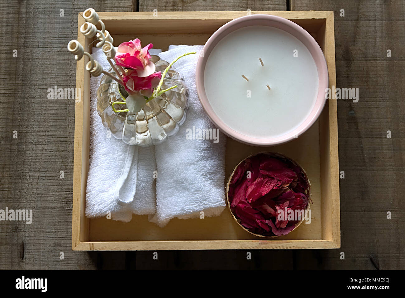 Topview rose Spa aromatherapy auf Holz Tisch Set Stockfoto