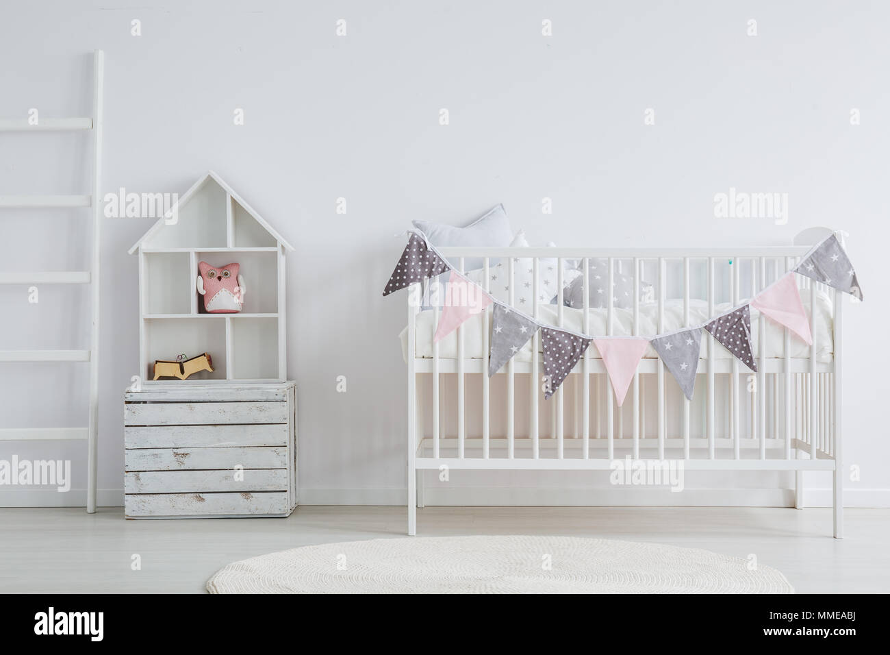 Vintage Baby Crib Stockfotos Vintage Baby Crib Bilder Alamy