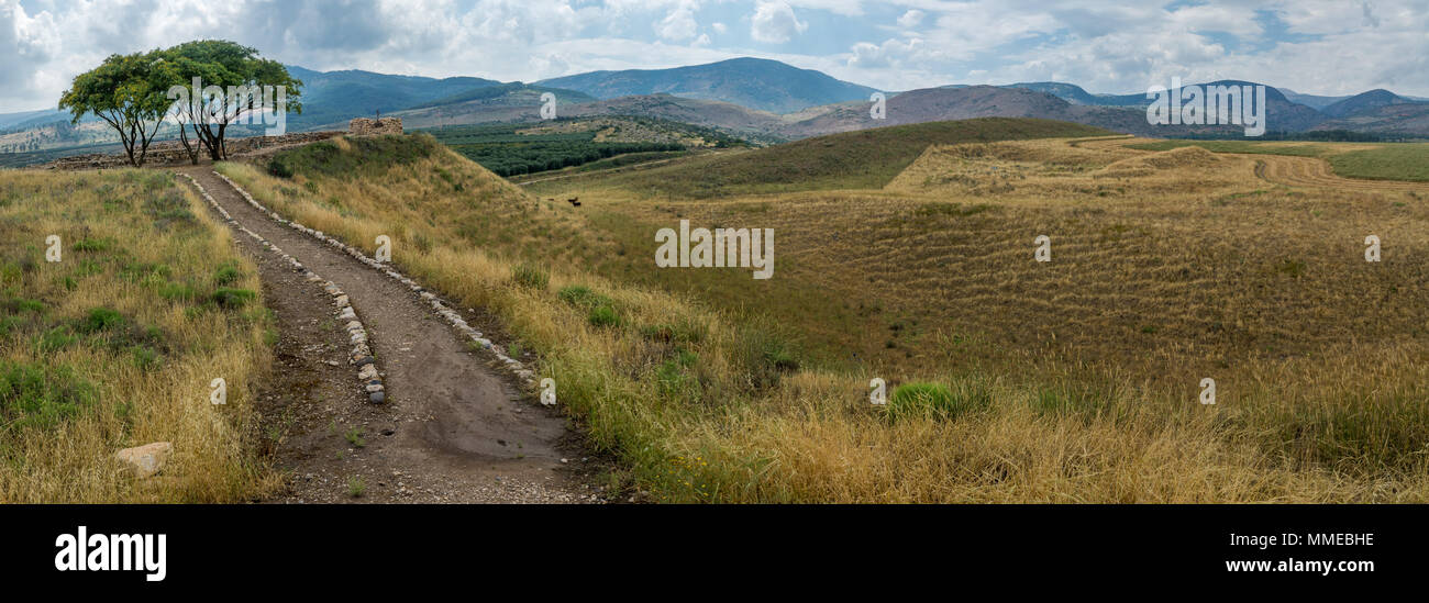Panoramablick auf die Landschaft der Landschaft und der Berge von Galiläa im Hula-tal, Ansicht von Tel Hazor, im Norden Israels Stockfoto