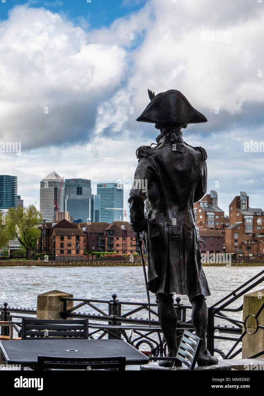 London Greenwich, Skulptur von Lord Nelson außerhalb Trafagar Taverne am Canary Wharf Financial District auf der Isle of Dogs Stockfoto