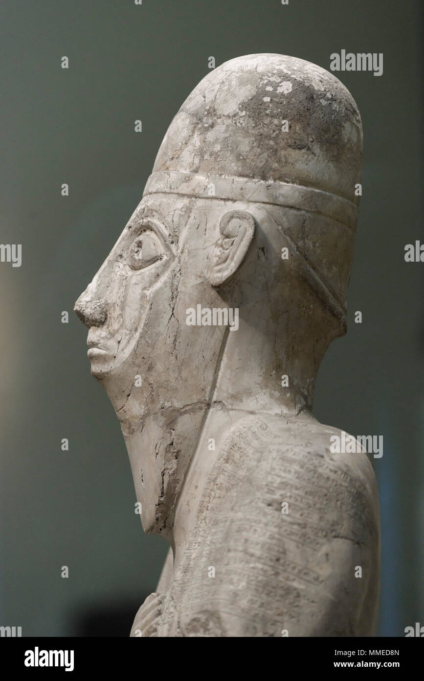 London. England. British Museum. Die Statue von König Idrimi von Alalakh (1570-1500 v. Chr.), die mit autobiographischen Akkadische Keilschrift Inschrift, aus Tell ATC Stockfoto