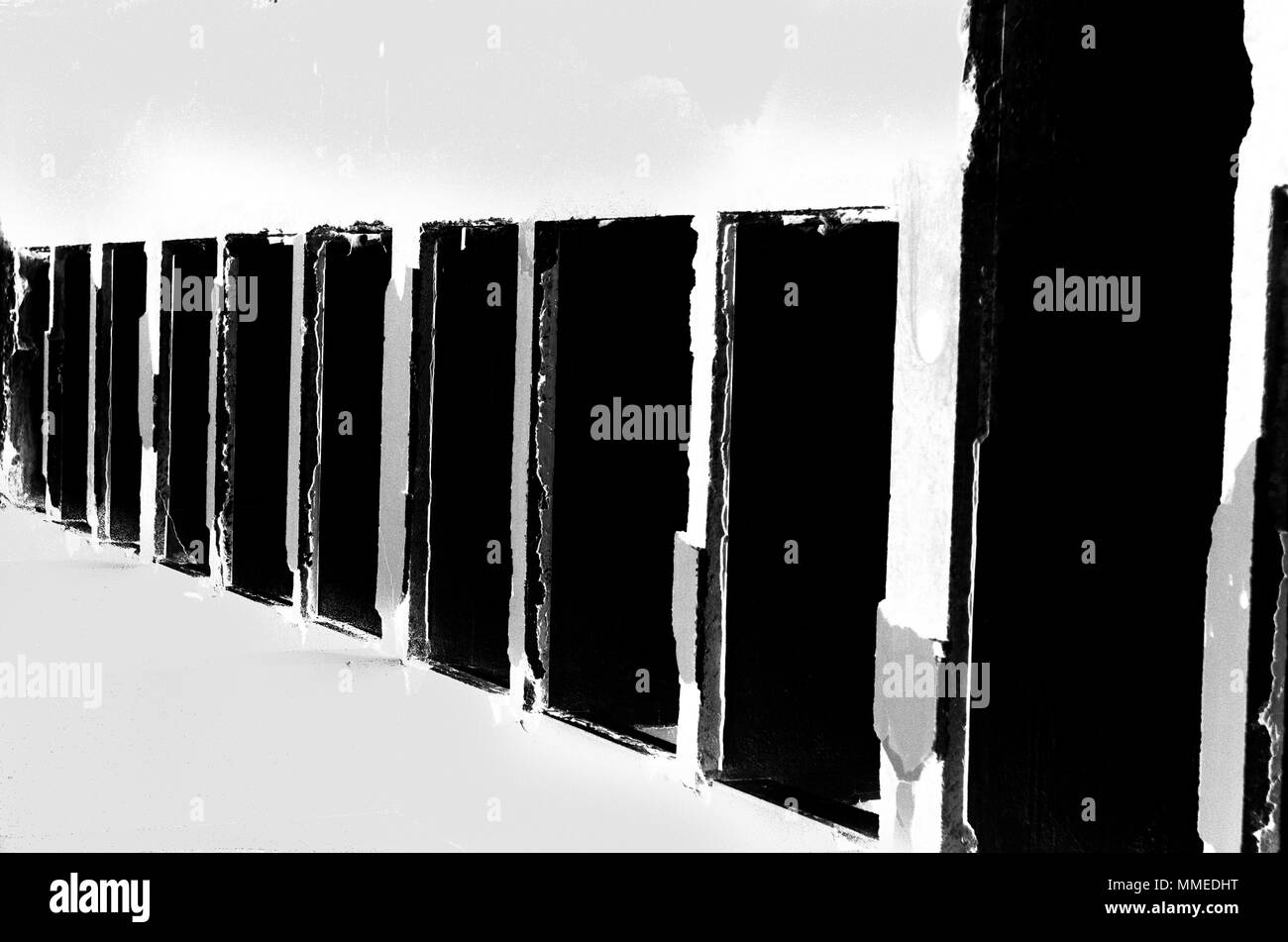 Schwarze und weiße Linien umgewandelt Stockfoto