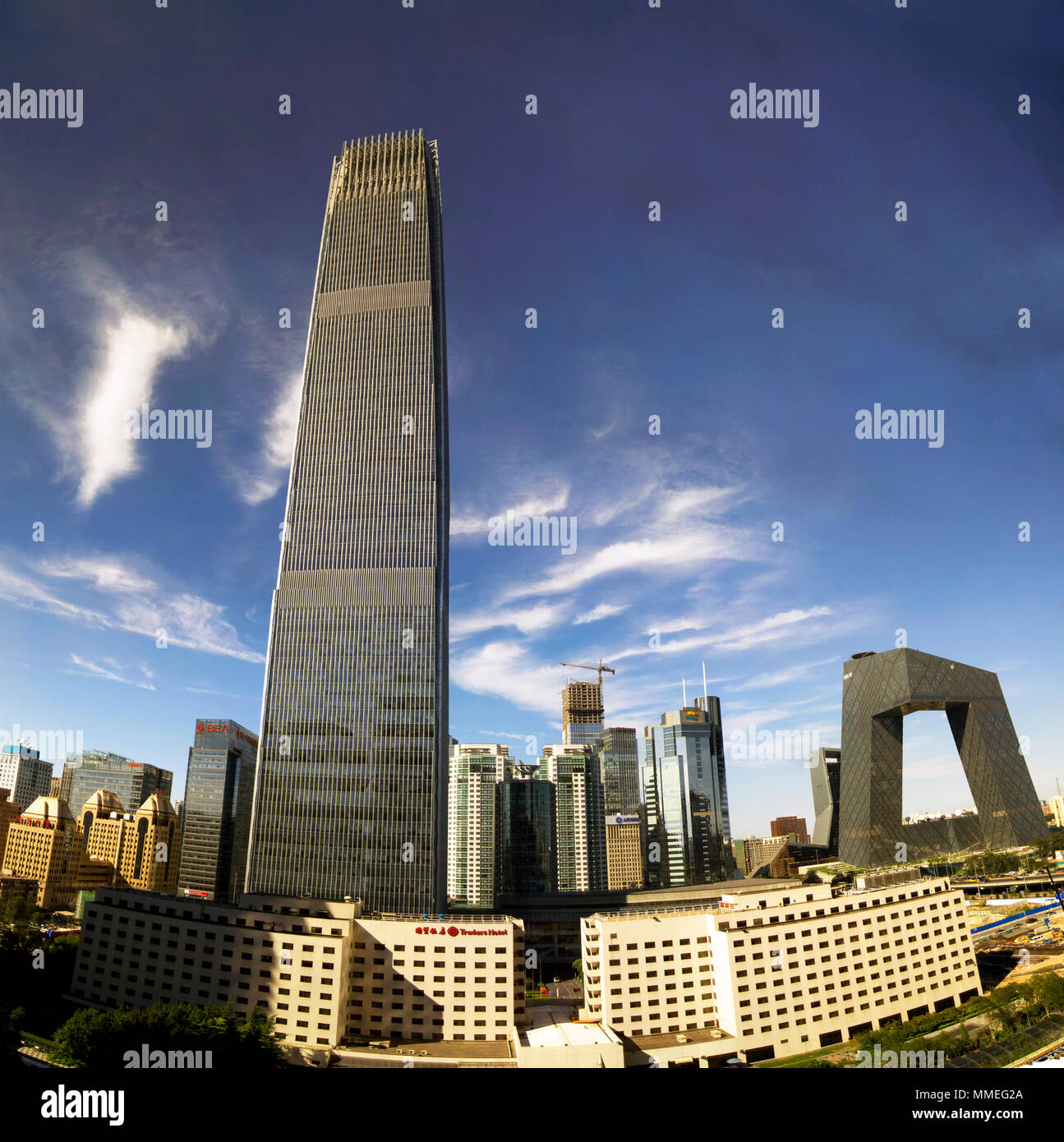 Ein Blick auf die zentralen Business Bezirk Chaoyang, in Peking, China, mit Turm III des China World Trade Center und das CCTV. Stockfoto
