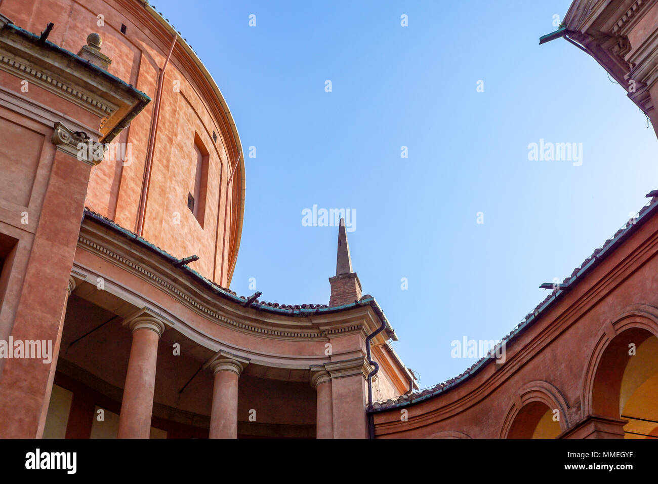 San Luca Heiligtum Detail in der Abenddämmerung. Bologna, Italien. Stockfoto