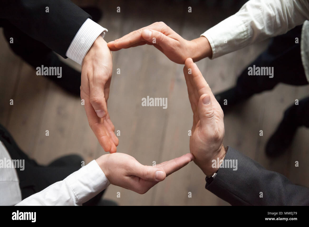 Geschäft Leute melden Sie Hände in Kreis-, Schutz- und con Stockfoto
