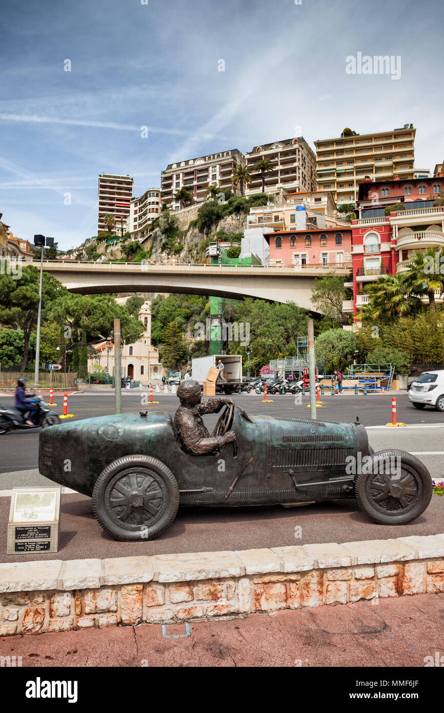 Monaco, Bronzestatue von William Grover (Williams) in seinem Bugatti 35B, Sieger der ersten Monte Carlo Grand Prix 1929 Stockfoto