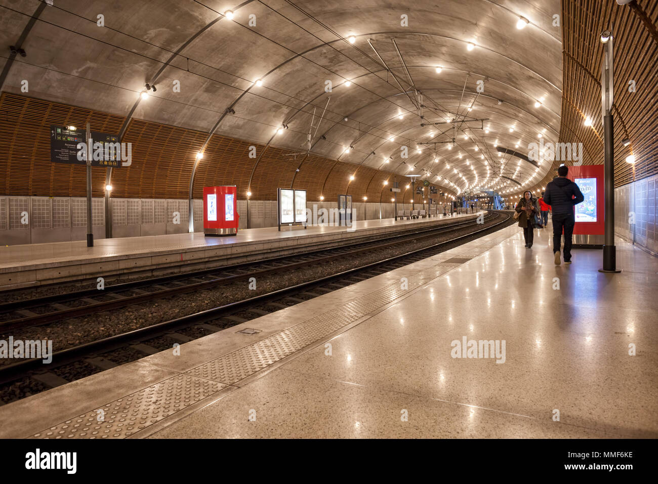 Monaco Bahnhof - Gare de Monaco Monte Carlo, einer u-Plattform Stockfoto