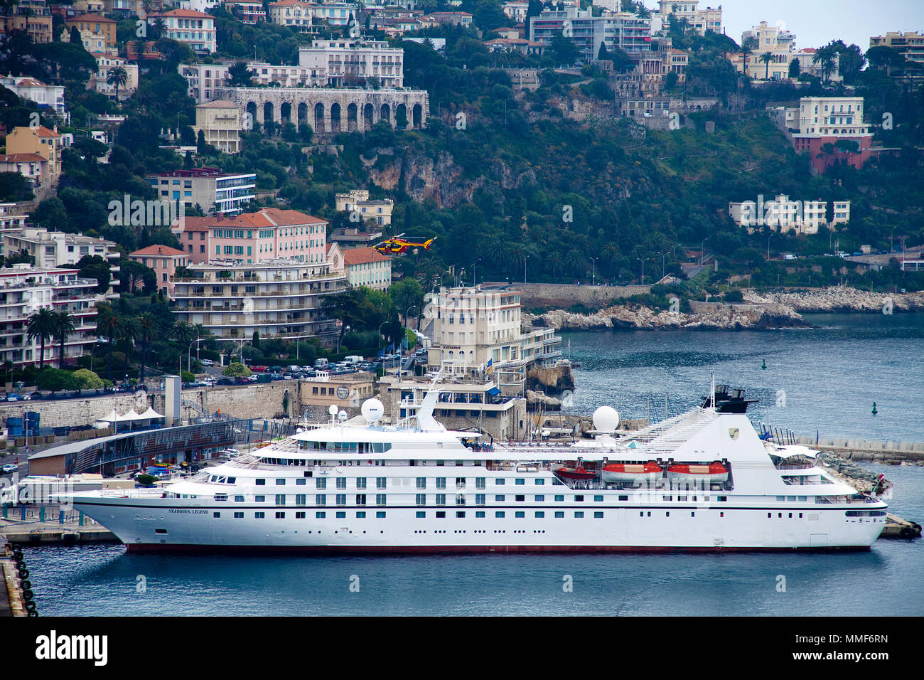 Die Luxusyacht eabourn Legende' am Hafen von Nizza, Côte d'Azur, Alpes Maritimes, Südfrankreich, Frankreich, Europa Stockfoto
