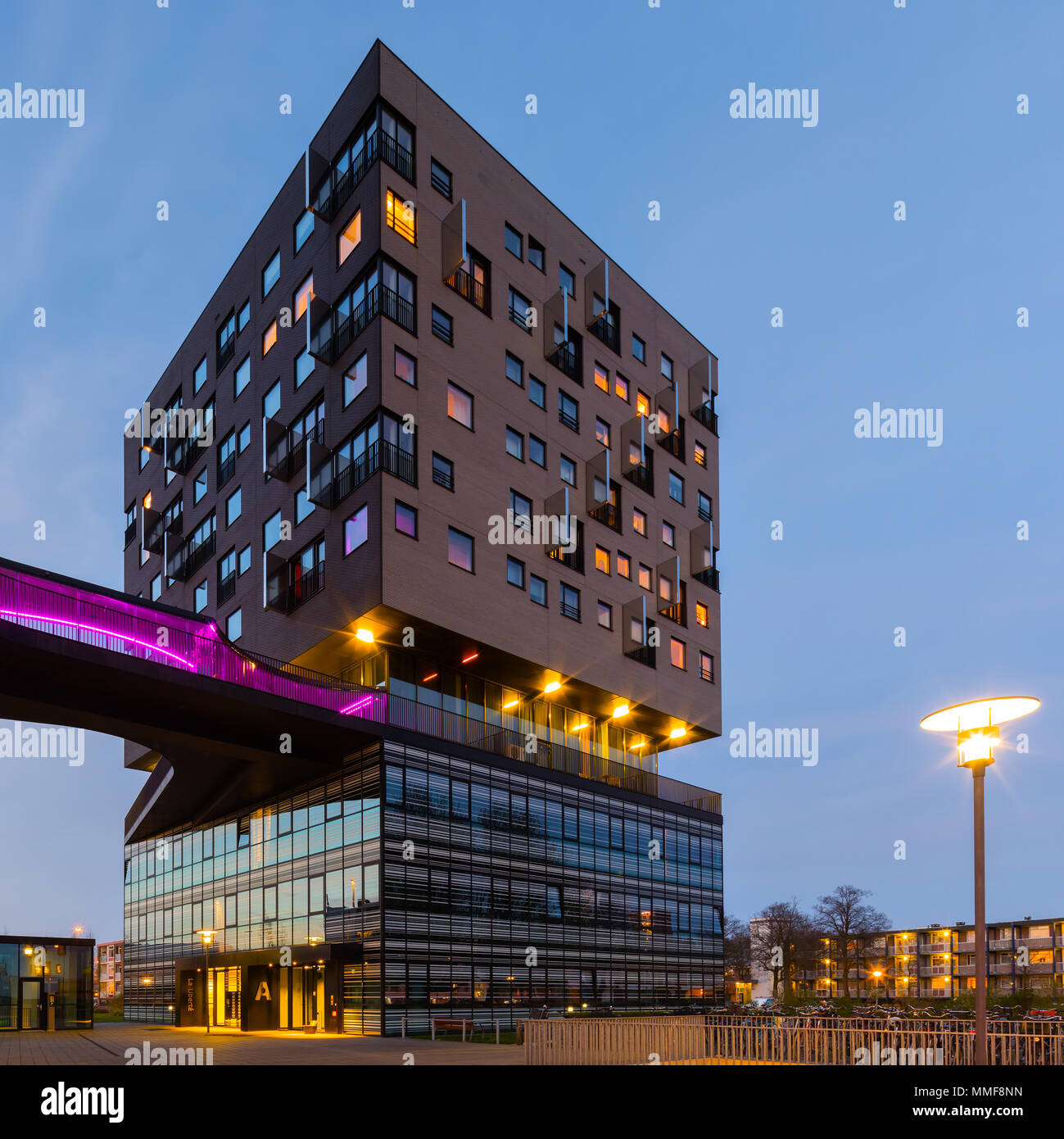 Das moderne Apollo Hotel im La Liberte Gebäude in Groningen, Niederlande Stockfoto Das moderne Apollo Hotel im La Liberte Gebäude in Groningen, Niederlande Stockfoto