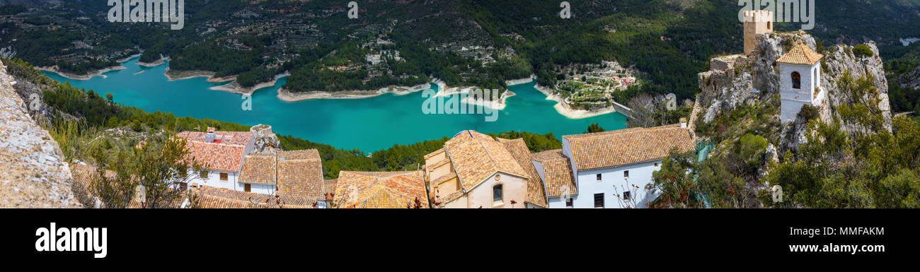 Der atemberaubende Blick von El Castell de Guadalest in Spanien. Stockfoto